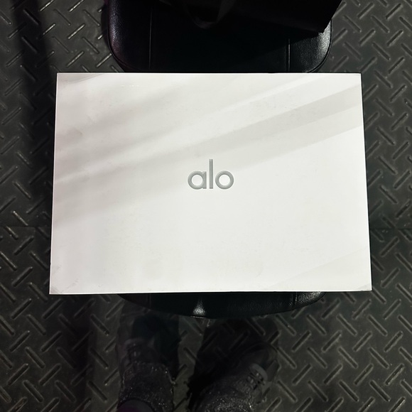 ALO Recovery Mode Limited Edition Clay Unisex Shoes - Picture 8 of 14